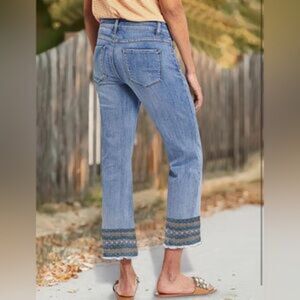 Flamingals Women's Large Embroidered Raw Hem Capris